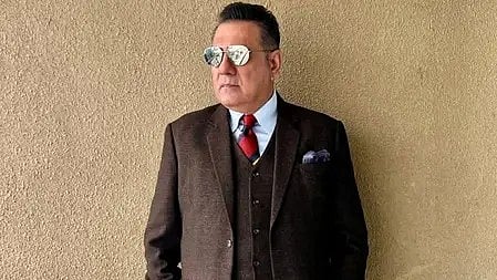 बोमन ईरानी का प्रेरक अंदाज़ में दिखाई देता हुआ चित्र|