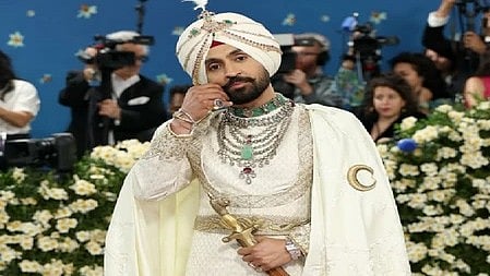 दिलजीत दोसांझ  जिनकी फिल्म 'चमकीला' पंजाबी लोकगायक अमर सिंह चमकीला की जिंदगी पर आधारित है।  