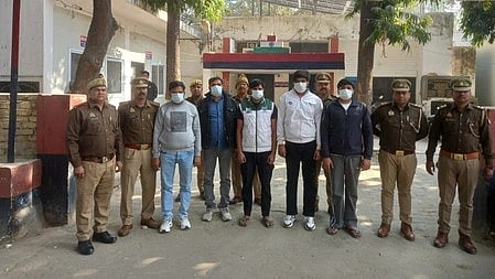 ग्रेटर नोएडा पुलिस द्वारा गिरफ्तार किए गए पांच अपराधी|