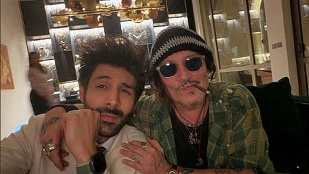 अभिनेता कार्तिक आर्यन और विवेक ओबेरॉय साथ नजर आ रहे हैं।