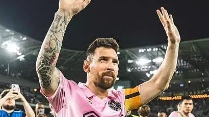 भारत दौरे पर लियोनल मेसी की झलक दिखाते हुए फुटबॉल लीजेंड|