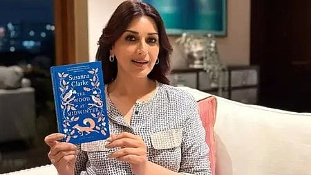 सोनाली बेंद्रे किताब पढ़ने की प्रेरणा देने की बात की।