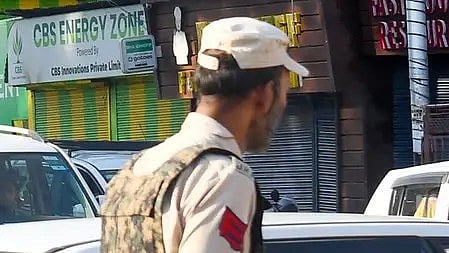 जम्मू-कश्मीर पुलिस काउंटर-इंटेलिजेंस ने ऑनलाइन महिमामंडन मामले में छापेमारी|