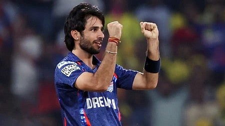 आईपीएल 2026 में रवि बिश्नोई को 7.2 करोड़ में खरीदा।