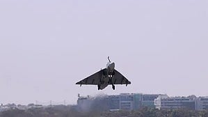 रक्षा क्षेत्र 2025 में सक्रिय, अमेरिका और फ्रांस से राफेल डील और रूस के साथ स्वदेशीकरण बढ़ावा।