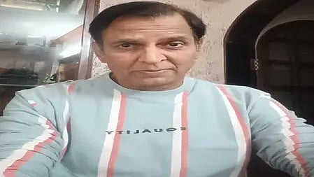 सुनील लहरी नजर आ रहे हैं।