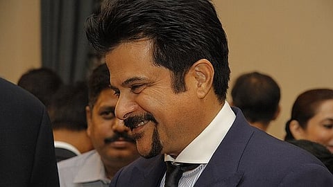 अनिल कपूर (Anil Kapoor) की तसवीर किसी इवेंट में हंसते हुए