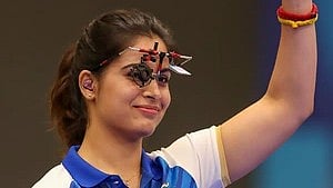 चित्र में एक महिला खिलाड़ी दिखाई दे रही हैं।