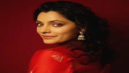 चित्र में अभिनेत्री सैयामी खेर दिखाई दे रही हैं।