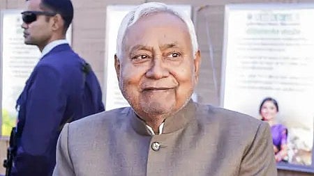 बिहार के मुख्यमंत्री नीतीश कुमार नजर आ रहे हैं|