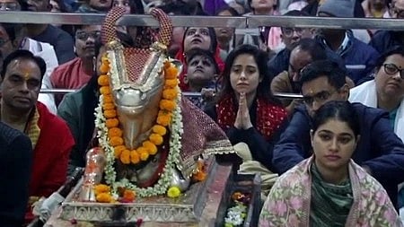 अभिनेत्री नुसरत भरूचा नज़र आ रही है|