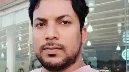 बांग्लादेश में हिंसा के संदर्भ में एक व्यक्ति की तस्वीर।