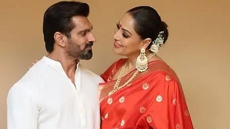 बिपाशा बसु अपने पति के साथ|