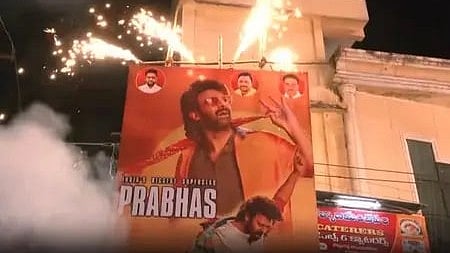 पोस्टर में नजर आते प्रभास|