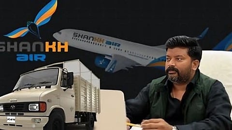 इस इमेज में श्रवण कुमार विश्वकर्मा, ट्रक और हवाई जहाज़ को देखा जा सकता है। 