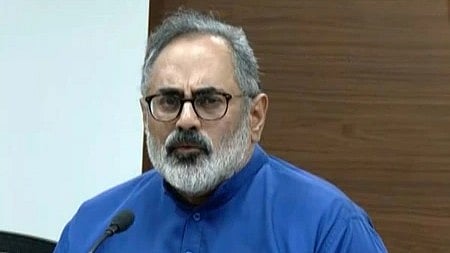  इस तस्वीर में  राजीव चंद्रशेखर को देखा जा सकता है। 