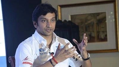 इस तस्वीर में  नारायण कार्तिकेयन  को देखा जा सकता है। 