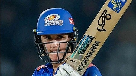 महिला क्रिकेटर को देखा जा सकता है। 