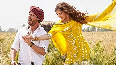  तस्वीर में अभिनेता और अभिनेत्री को देखा जा सकता है। 