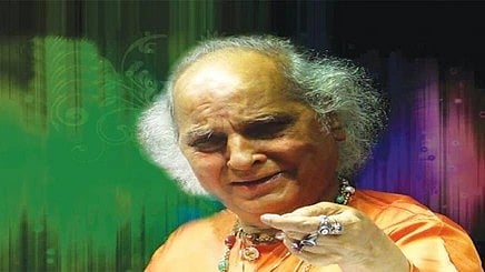 इस तस्वीर में पण्डित जसराज को देख सकते हैं।