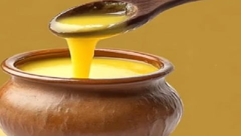 शुद्ध देसी घी की तस्वीर 
