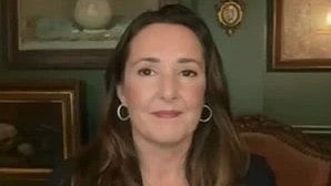 इस तस्वीर में एक महिला को देखा जा सकता है। 