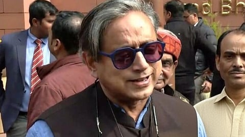 इस इमेज में शशि थरूर को देखा जा सकता है। 