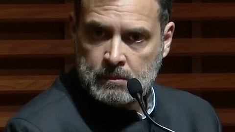 इस इमेज में राहुल गाँधी को देखा जा सकता है। 