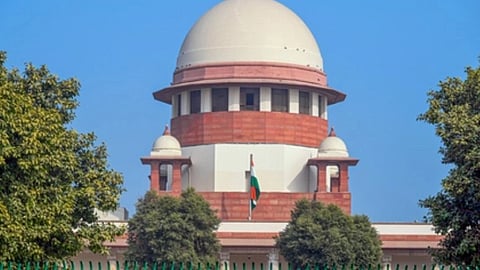 इस इमेज में सुप्रीम कोर्ट को सकता है। 