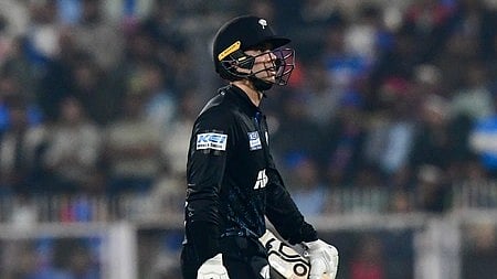 इस तस्वीर में क्रिकेटर  को देखा जा सकता है। 