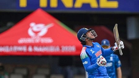 वैभव सूर्यवंशी बल्लेबाजी करते हुए। 