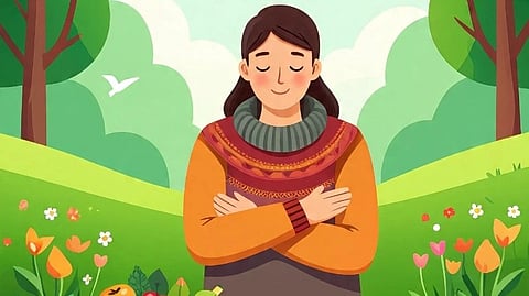 एक लड़की को योगा करते हुए देखा जा सकता है। 