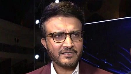 सौरव गांगुली को देख सकते हैं। 