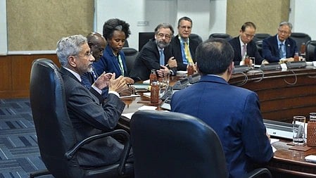 विदेश मंत्री एस जयशंकर सिंह मीटिंग में अपनी बात रखते हुए। 