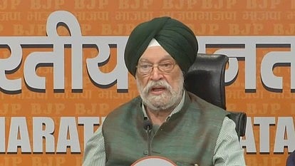 हरदीप सिंह पुरी अपनी बात रखते हुए। 