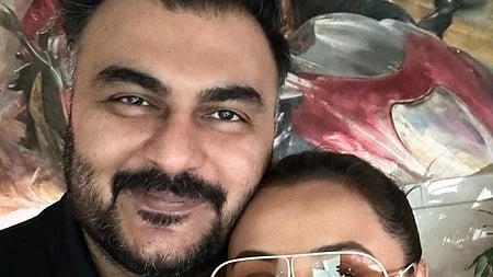 अभिराज मीनावाला 