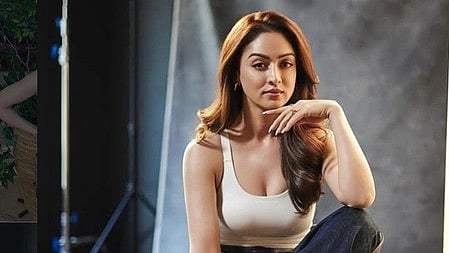 संदीपा धर  अभिनय करते हुए।  