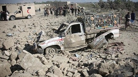 पाकिस्तान बम  हमले के बाद का दृश्य 