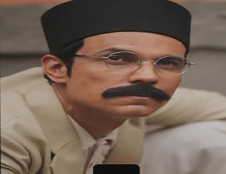 यह चित्र दामोदर विनायक सावरकर की है 