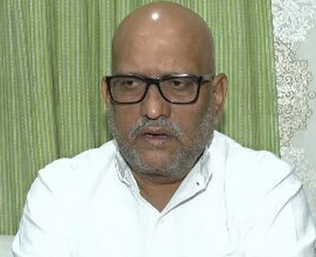 खामेनेई को श्रद्धांजलि देने पुराने लखनऊ पहुंचे अजय राय, केंद्र की चुप्पी पर उठाए सवाल