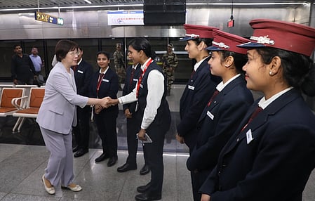 एशियन इंफ्रास्ट्रक्चर इन्वेस्टमेंट बैंक की अध्यक्ष का नमो भारत कॉरिडोर दौरा, यात्री सुविधाओं की सराहना