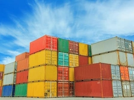 गल्फ देशों में युद्ध का असर: नोएडा की इंडस्ट्री पर गहराया संकट, करोड़ों रुपए का निर्यात प्रभावित