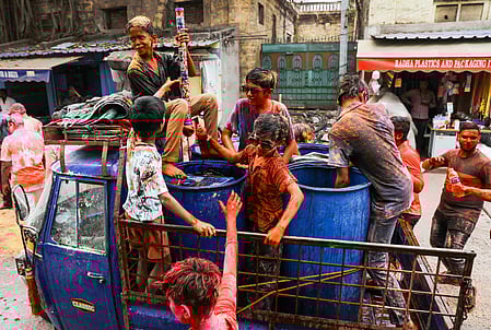 तेलुगु राज्यों के राज्यपालों और मुख्यमंत्रियों ने होली की शुभकामनाएं दीं