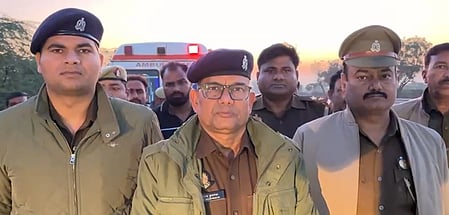 ईको वैन और बस में टक्कर, 3 महिला और 3 पुरुष सहित 6 की मौत, कई घायल