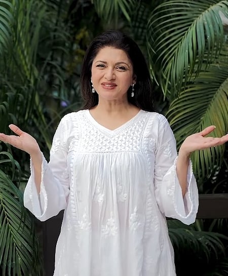 होली के रंगों से पहले भाग्यश्री का