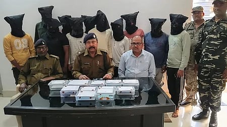 झारखंड : देवघर के जंगल में फर्जी कॉल सेंटर चला रहे थे साइबर क्रिमिनल, 11 गिरफ्तार