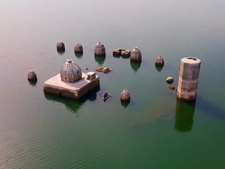 बाथू मंदिर: हर साल 8 महीने की जल समाधि लेता है चमत्कारी शिव मंदिर