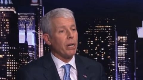 अमेरिकी ऊर्जा मंत्री क्रिस राइट एक टीवी इंटरव्यू के दौरान वैश्विक तेल बाजार और भारत से तेल खरीद को लेकर बात करते हुए।