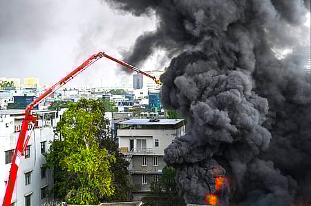 मुंबई : टी20 वर्ल्ड कप जीत के जश्न के दौरान रॉकेट से लगी आग, बांद्रा के अपार्टमेंट में मची अफरा-तफरी