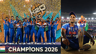 टी20 वर्ल्ड कप में चैंपियन बनने के बाद भारतीय क्रिकेट टीम ट्रॉफी के साथ मंच पर जश्न मनाते हुए, जबकि एक खिलाड़ी मैदान में ट्रॉफी के पास बैठकर मुस्कुराता हुआ।
